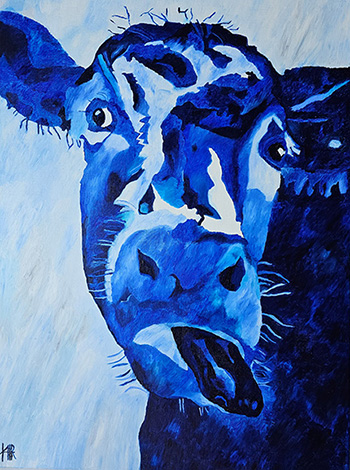 eine Kuh in blau mit Ölfarbe gemalt von Gabriele Waller