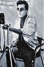 ein Miniformat in Öl ein junger Mann fotografiert sich im Spiegel gemalt von Gabriele Waller